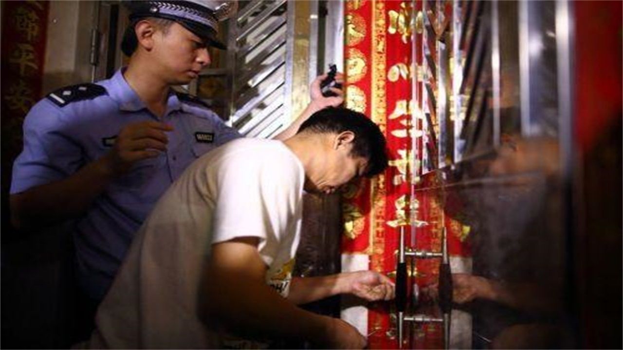 海东地区请开锁师傅开了锁后，师傅